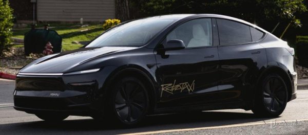 华信投资 特斯拉正式推出Robotaxi 单次收费约合30元人民币